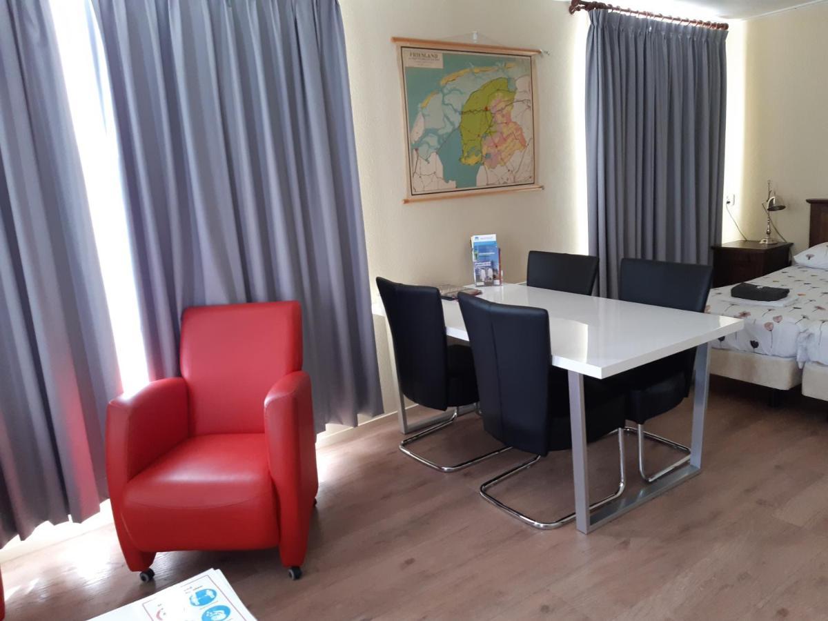 Logement 'De Witte Klok' Oude Bildtzijl Bagian luar foto