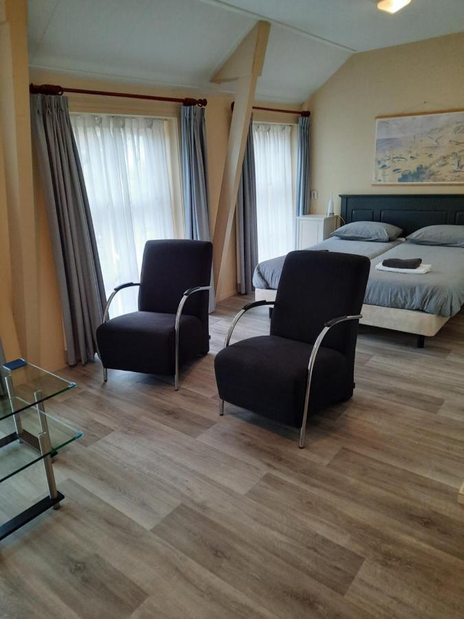Logement 'De Witte Klok' Oude Bildtzijl Bagian luar foto