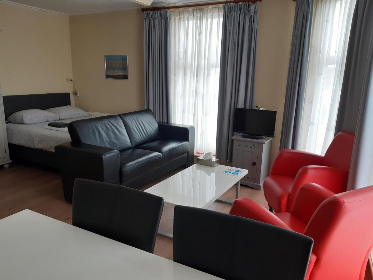 Logement 'De Witte Klok' Oude Bildtzijl Bagian luar foto