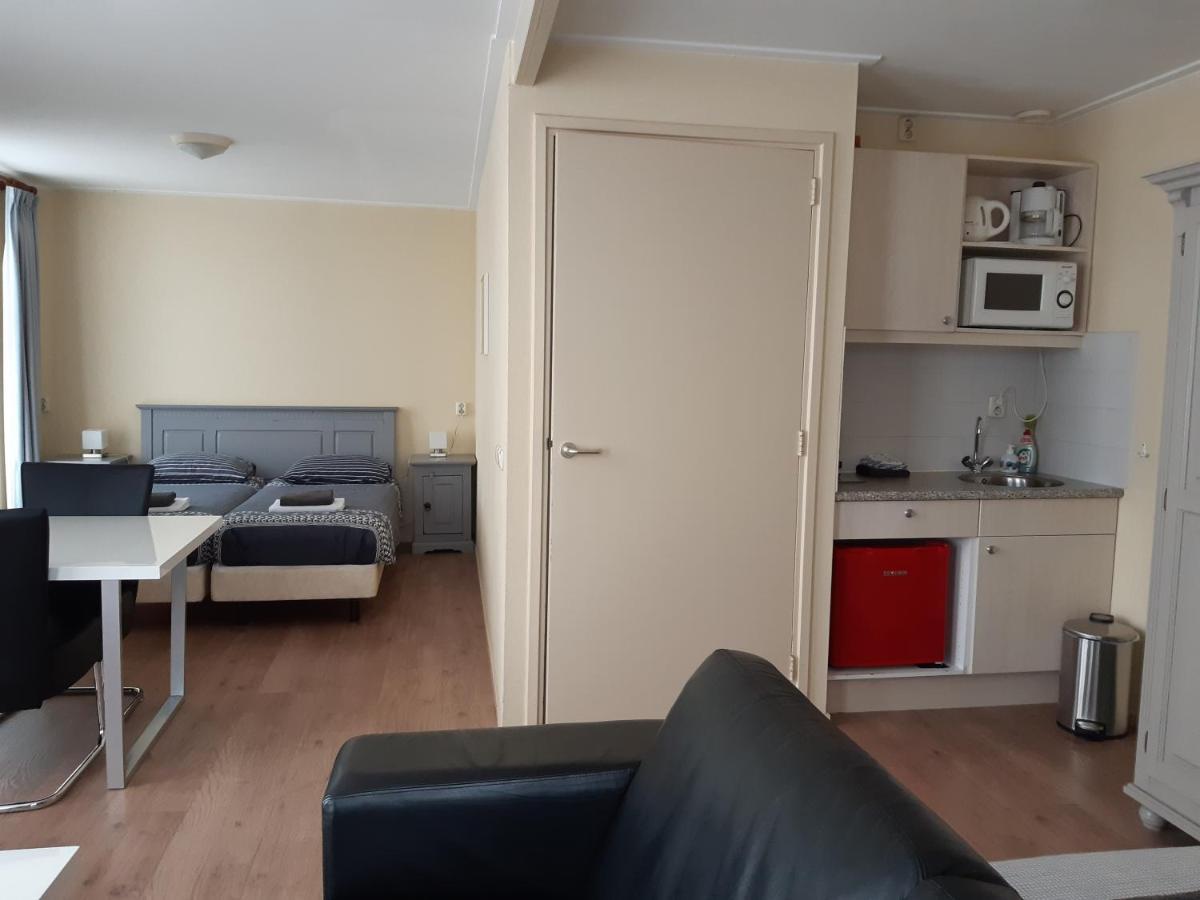 Logement 'De Witte Klok' Oude Bildtzijl Bagian luar foto
